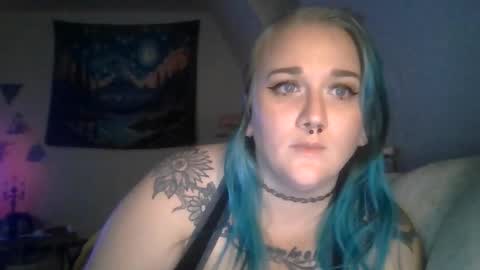 Snapshot of manicpixiepop chatting on October 24, 2:29 am ManicPixiePop online show from October 24, 2:29 am