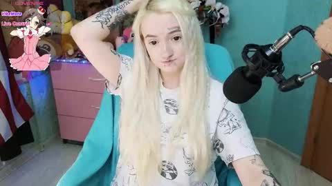 Snapshot of manuela_unicorn chatting on March 1, 7:37 pm Manuela online show from March 1, 7:37 pm