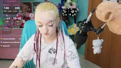 Snapshot of manuela_unicorn chatting on December 19, 8:44 pm Manuela online show from December 19, 8:44 pm