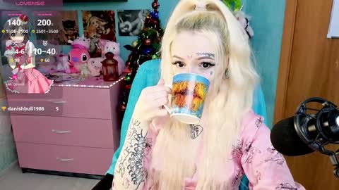 Snapshot of manuela_unicorn chatting on December 6, 9:34 pm Manuela online show from December 6, 9:34 pm