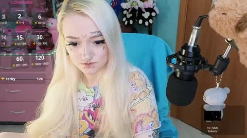 Snapshot of manuela_unicorn chatting on December 13, 11:17 pm Manuela online show from December 13, 11:17 pm