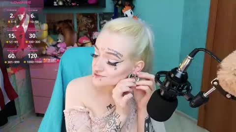 Snapshot of manuela_unicorn chatting on February 10, 12:52 am Manuela online show from February 10, 12:52 am