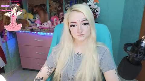 Snapshot of manuela_unicorn chatting on March 9, 8:21 pm Manuela online show from March 9, 8:21 pm