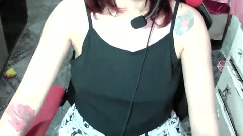 Manu Escarlate online show from November 6, 5:24 am