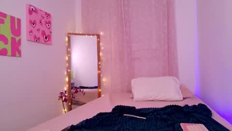     online show from December 4, 12:07 pm