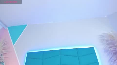 mara_winters_ online show from January 14, 12:21 pm