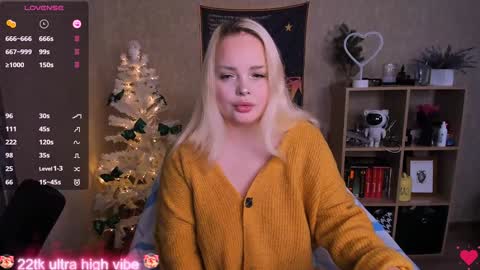 Snapshot of marcelinepeach chatting on January 11, 8:43 am Sara online show from January 11, 8:43 am