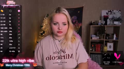 Snapshot of marcelinepeach chatting on December 30, 10:10 am Sara online show from December 30, 10:10 am