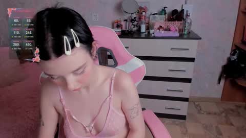 Snapshot of margopink chatting on October 6, 9:19 pm Margot online show from October 6, 9:19 pm