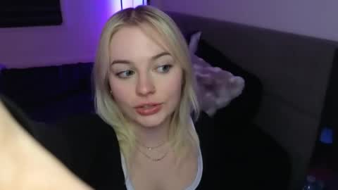 margot_robbie7 online show from March 22, 11:44 pm