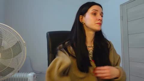 MARIA MIGHT online show from March 5, 1:18 pm