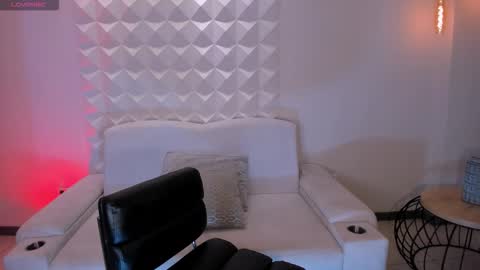 MARIA HERRERA  online show from March 3, 8:48 pm