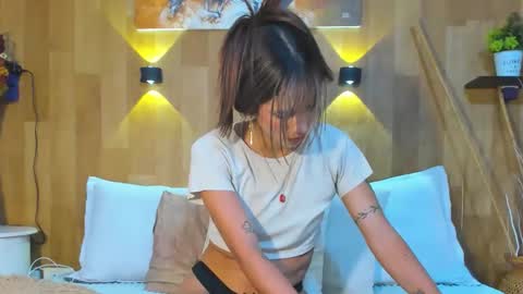 Mariana Angel online show from March 25, 2:20 pm