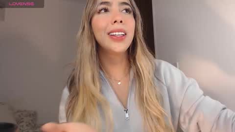 Snapshot of mariana_es chatting on October 27, 3:35 am Mariana online show from October 27, 3:35 am