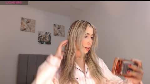 Mariana online show from March 22, 2:17 am