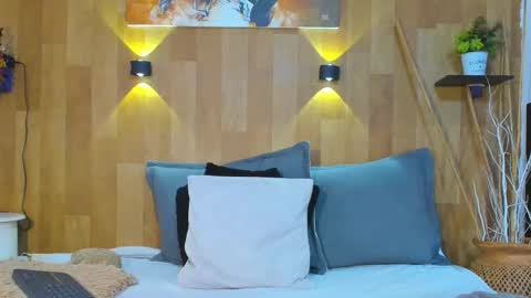 Mariana Angel online show from March 5, 6:04 pm