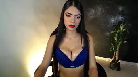 Snapshot of marianadiaz23 chatting on January 18, 3:53 am Mariana Diaz online show from January 18, 3:53 am
