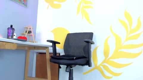 Mariana Vargas online show from April 14, 9:15 pm