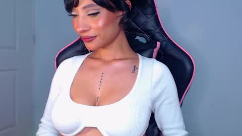 Snapshot of marianne__ chatting on January 2, 6:07 am M A R I A N E online show from January 2, 6:07 am