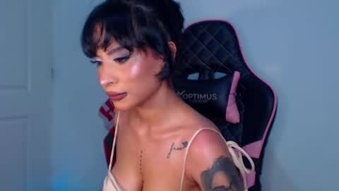 Snapshot of marianne__ chatting on January 1, 5:01 am M A R I A N E online show from January 1, 5:01 am
