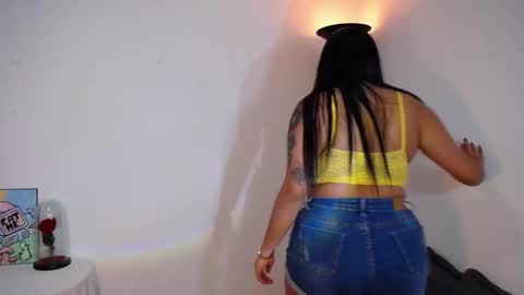 Nicolle online show from November 9, 1:00 am