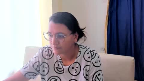 Snapshot of marilyn_garcia chatting on February 19, 6:10 pm MARILYN SEXY online show from February 19, 6:10 pm