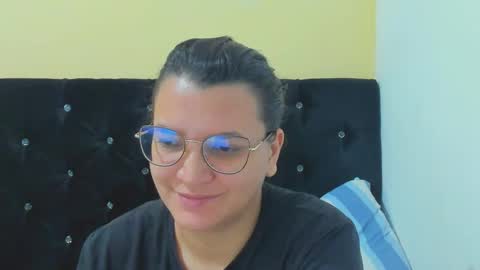 Snapshot of marilyn_garcia chatting on December 23, 3:33 pm MARILYN SEXY online show from December 23, 3:33 pm