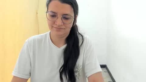 Snapshot of marilyn_garcia chatting on October 26, 4:13 pm MARILYN SEXY online show from October 26, 4:13 pm