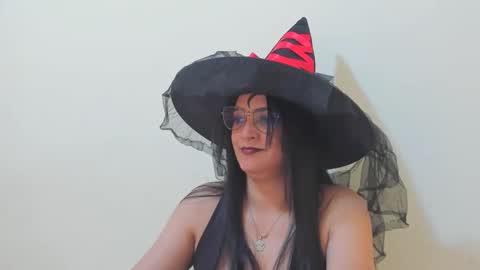 Snapshot of marilyn_garcia chatting on October 31, 3:27 pm MARILYN SEXY online show from October 31, 3:27 pm