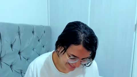 Snapshot of marilyn_garcia chatting on January 21, 3:32 pm MARILYN SEXY online show from January 21, 3:32 pm