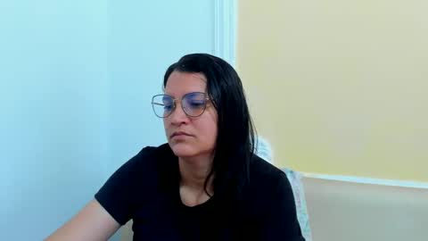 Snapshot of marilyn_garcia chatting on March 3, 5:15 pm MARILYN SEXY online show from March 3, 5:15 pm