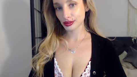 Snapshot of marilyndevilish chatting on February 14, 9:32 pm MarilynDevilish online show from February 14, 9:32 pm