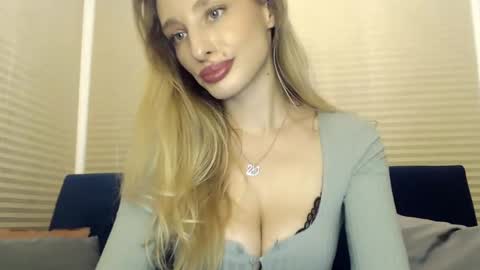 Snapshot of marilyndevilish chatting on February 21, 6:59 pm MarilynDevilish online show from February 21, 6:59 pm