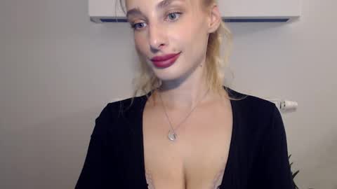 Snapshot of marilyndevilish chatting on January 15, 4:11 pm MarilynDevilish online show from January 15, 4:11 pm