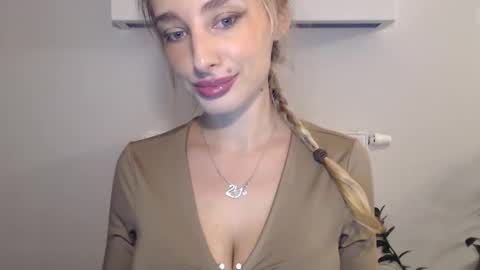 Snapshot of marilyndevilish chatting on December 21, 9:15 pm MarilynDevilish online show from December 21, 9:15 pm