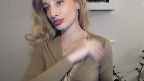 Snapshot of marilyndevilish chatting on January 13, 3:47 pm MarilynDevilish online show from January 13, 3:47 pm