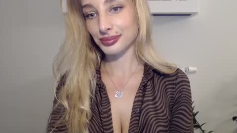 Snapshot of marilyndevilish chatting on December 19, 3:41 pm MarilynDevilish online show from December 19, 3:41 pm