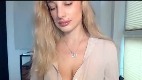 Snapshot of marilyndevilish chatting on December 12, 8:47 am MarilynDevilish online show from December 12, 8:47 am