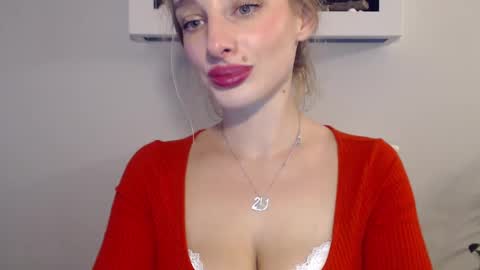 Snapshot of marilyndevilish chatting on December 18, 8:25 pm MarilynDevilish online show from December 18, 8:25 pm