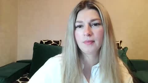 marina_xi online show from December 17, 6:56 am