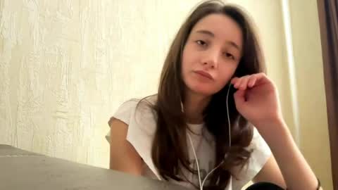 Mia online show from April 29, 7:55 am