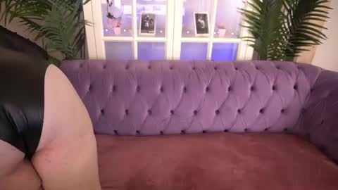 Mary online show from July 3, 7:42 pm