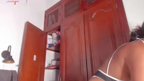 Laura online show from October 20, 8:12 pm