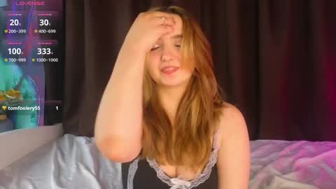 mary_broks online show from October 19, 7:10 am