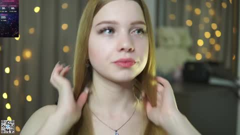 Snapshot of mary_hope_u chatting on December 10, 6:33 am Mary online show from December 10, 6:33 am