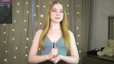 Snapshot of mary_hope_u chatting on January 17, 6:47 am Mary online show from January 17, 6:47 am