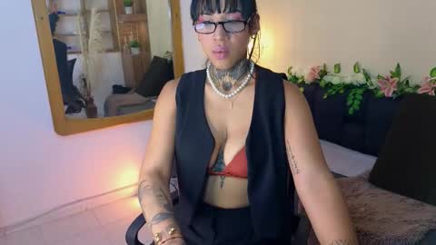 M A R Y online show from October 12, 2:08 pm