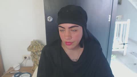 Snapshot of maryam_arabicmilk chatting on March 4, 2:21 pm maryam_arabicmilk online show from March 4, 2:21 pm