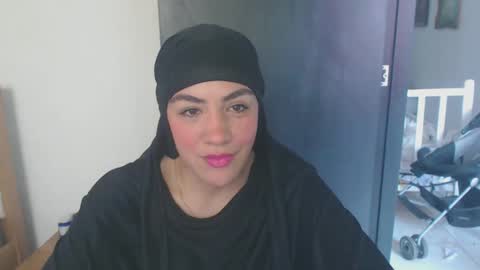 Snapshot of maryam_arabicmilk chatting on December 31, 3:42 pm maryam_arabicmilk online show from December 31, 3:42 pm