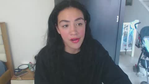 Snapshot of maryam_arabicmilk chatting on December 12, 3:37 pm maryam_arabicmilk online show from December 12, 3:37 pm